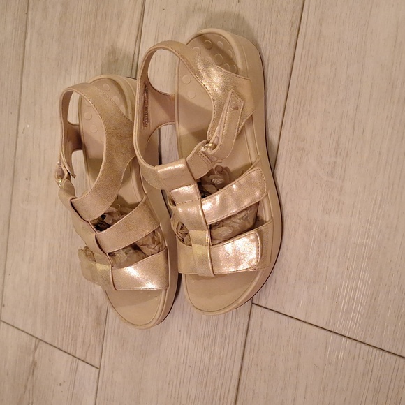 Vionic Tami gold Metallic Platform Wedge Sandals 8 - Picture 2 of 11